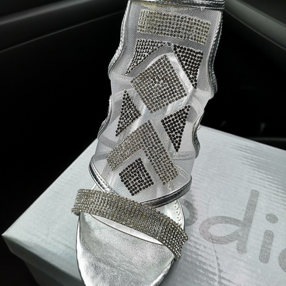 Shiny Silver Heels - Picture 2 of 2